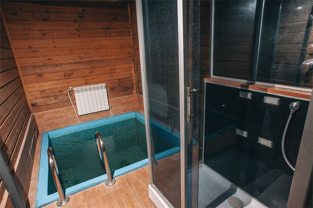 Дом 4-местный 2-комнатный (с сауной и купелью)