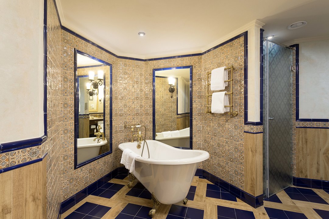 Люкс Роял 4-местный 3-комнатный