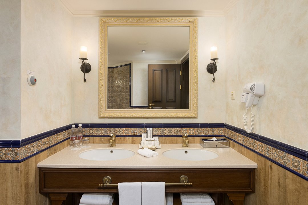 Люкс Роял 4-местный 3-комнатный