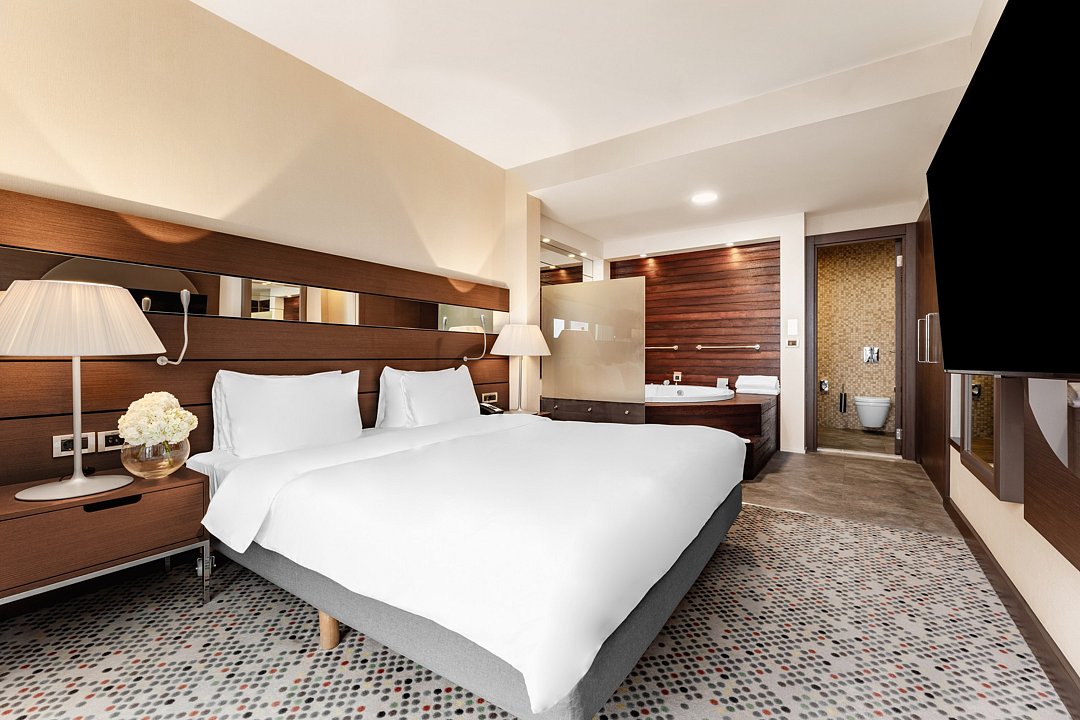 Люкс Джуниор 2-местный (с гидромассажной ванной и видом на море)