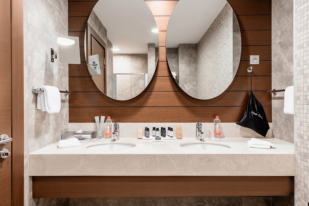 Люкс Джуниор 2-местный (с гидромассажной ванной и видом на море)