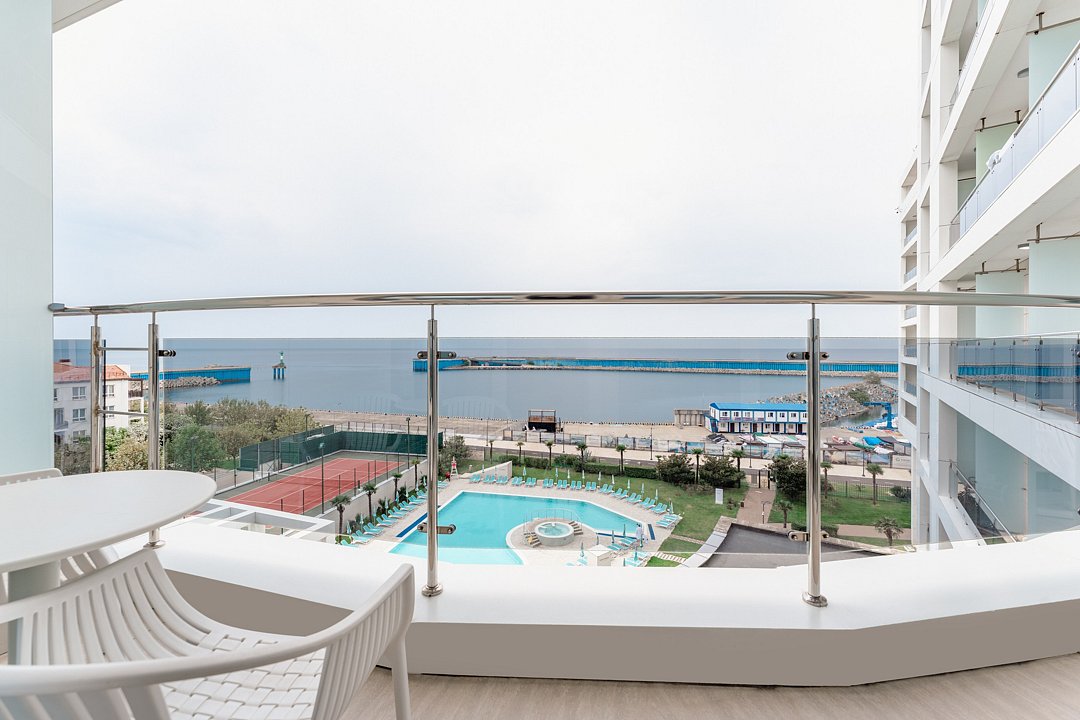 Люкс Джуниор 2-местный (с гидромассажной ванной и видом на море)