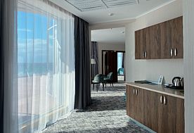 4-мест. 3-комн. апарт (с джакузи, вид на море), Отель Grand Hotel Anapa, Анапа