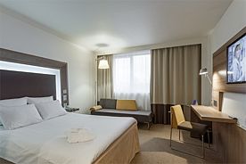 Улучшенный номер -с двуспальной кроватью и софой, Отель Novotel Yekaterinburg Centre, Екатеринбург