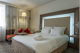 Номер Полулюкс - с двуспальной кроватью и софой, Отель Novotel Yekaterinburg Centre, Екатеринбург