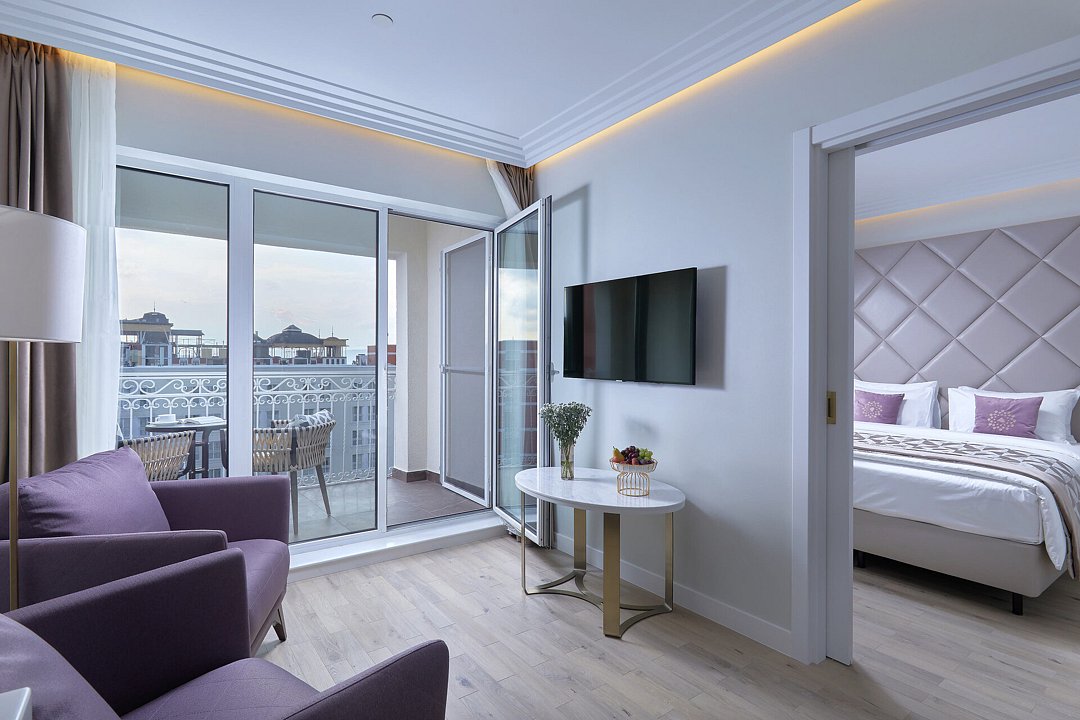 Люкс Премиум 2-местный 2-комнатный (с балконом)