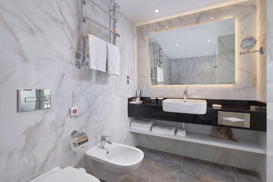 Люкс Премиум 2-местный 2-комнатный (с балконом)