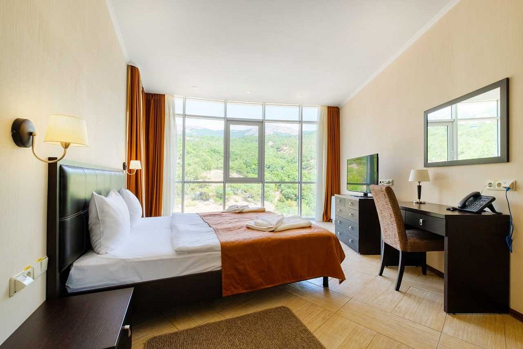 Люкс 2-местный 2-комнатные (вид на горы)