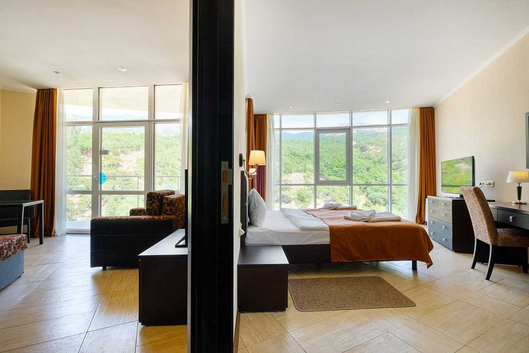 Люкс 2-местный 2-комнатные (вид на горы)