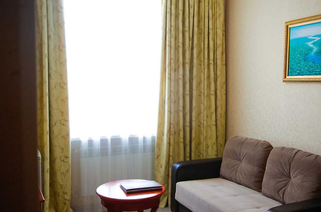 Люкс 2-местный 2-комнатный (с балконом)