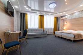 Джуниор сюит улучшенный с одной двуспальной или двумя односпальными кроватями на выбор, Отель Пятерочка люкс, Качканар