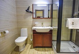 2-мест.(разм. в 4-мест.) 2-этажн. "Дом Перевертыш" (2 спальни), Загородный отель Лачи, деревня Лужки, Краснопахорский район