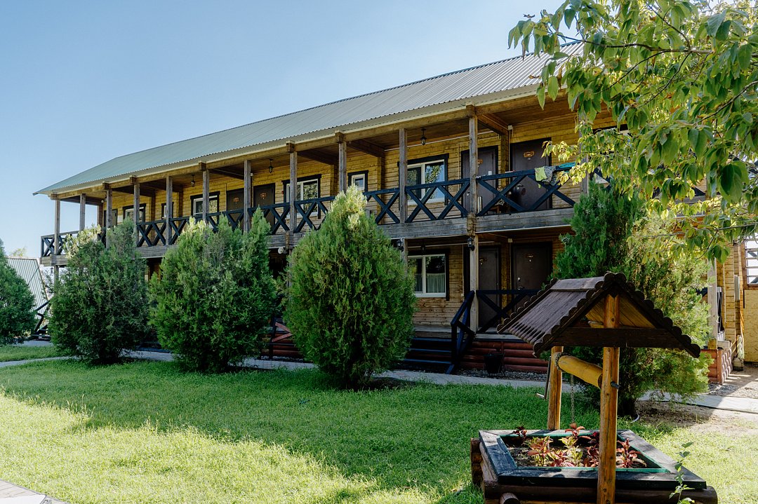 База отдыха Золотой лотос, Астраханская область, Камызякский район Ревин Хутор село Раздор