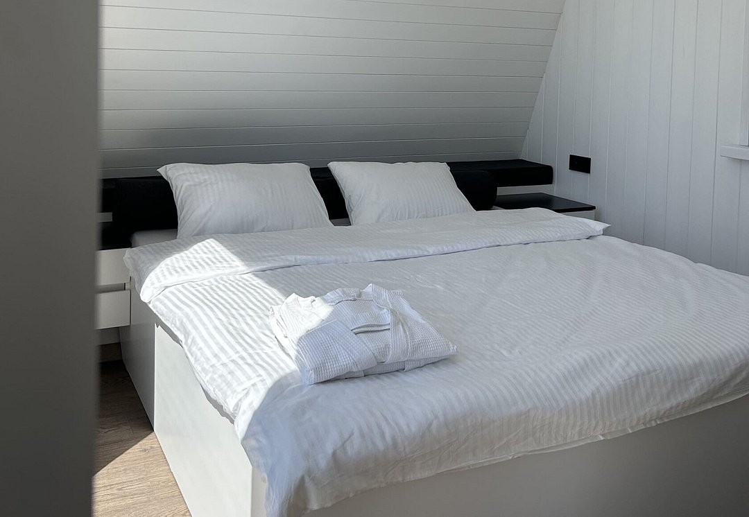 Барнхаус 2-местный (в соснах, с видом на озеро)