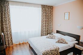 Стандарт (с одной большой кроватью), Отель Саяногорск, Саяногорск