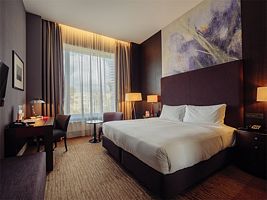 номер ПРЕМИУМ/KING c 1 двуспальной кроватью, DOUBLETREE BY HILTON MOSCOW – MARINA, Москва