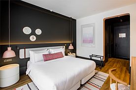 Двухместный номер NEO Комфорт с одной большой кроватью, NEO Kazan Palace by TASIGO, Казань