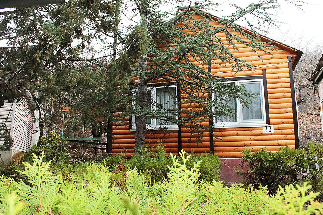 Домик 4-местный 2-комнатный (№78)