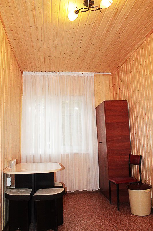 Домик 4-местный 2-комнатный (№78)