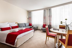 Семейный номер с двуспальной кроватью и диваном, Отель Novotel St. Petersburg Centre, Санкт-Петербург
