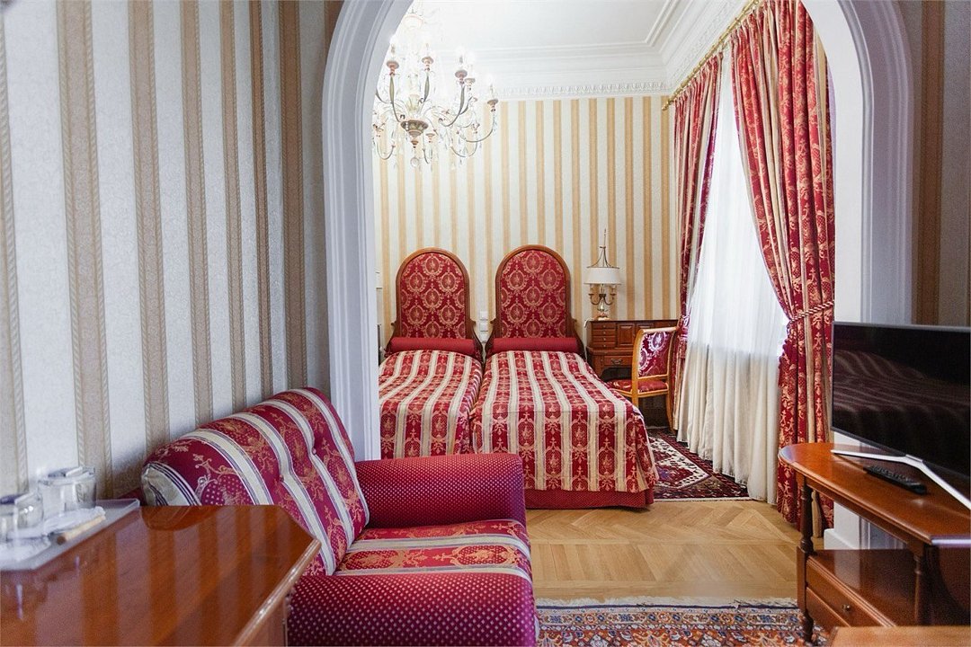 Полулюкс 2-местный 1-комнатный (Главный корпус)