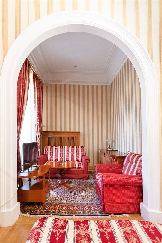 Полулюкс 2-местный 1-комнатный (Главный корпус)