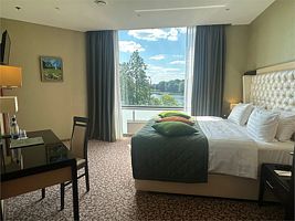 Двухместный люкс Panoramic с 2 комнатами с видом на озеро двуспальная кровать, Отель Новый Петергоф, Петергоф