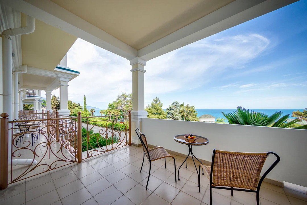 Люкс 2-местный 2-комнатный (море)