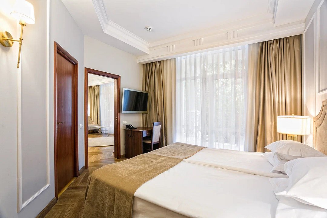 Люкс 2-местный 2-комнатный (парк)