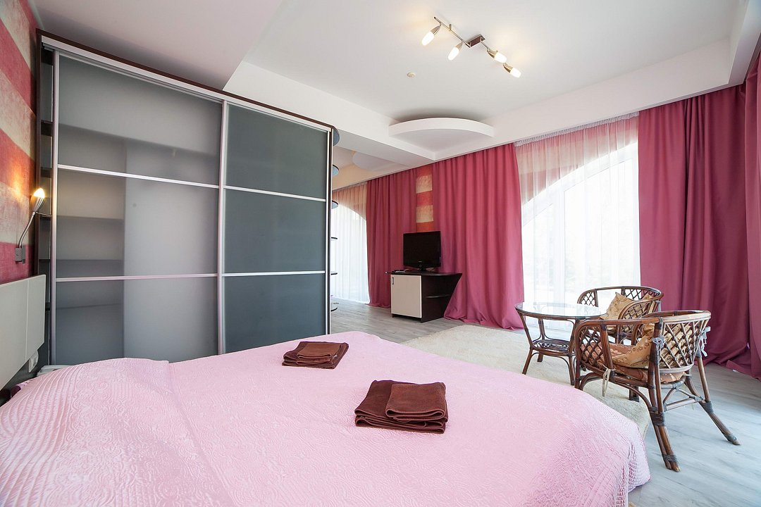 Люкс 2-местный 1-комнатный Red (без балкона)