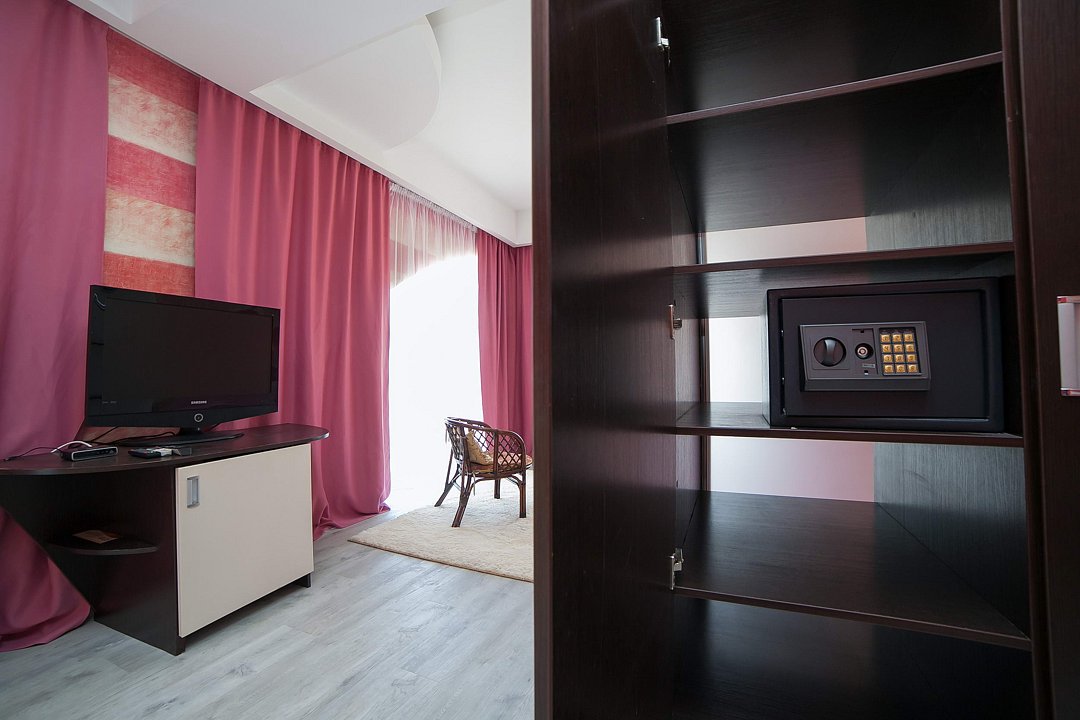 Люкс 2-местный 1-комнатный Red (без балкона)