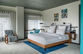 Номер Люкс - с двуспальной кроватью и диваном, Отель Novotel Владивосток, Владивосток