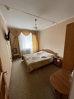 Двухместный номер Superior с балконом и с красивым видом из окна двуспальная кровать, Отель Лотос, Домбай
