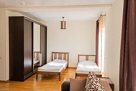 Стандарт с кухней, балконом, вид на бассейн (2-3 этаж), до 4-х гостей, Отель Винтаж, Абрау-Дюрсо