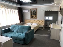 ДеЛюкс двухместный  с двуспальной кроватью и диваном, Отель Созвездие Медведицы, Лесосибирск