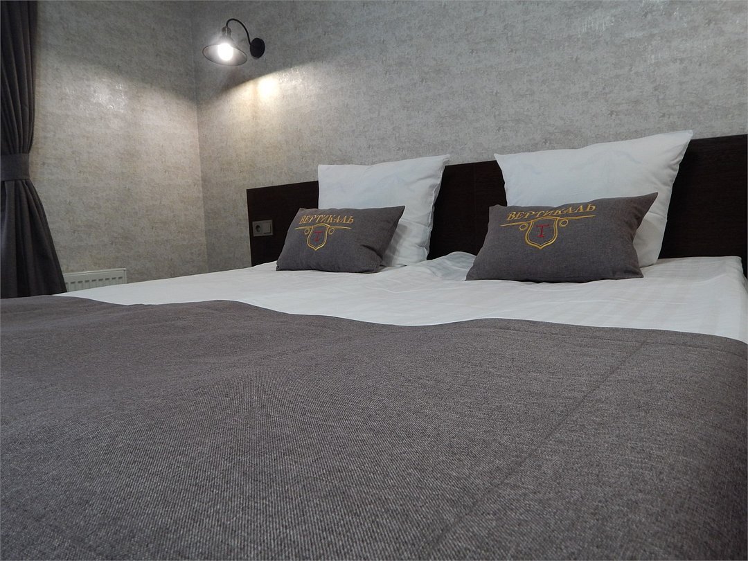 Люкс 2-местный 2-комнатный (разделяет штора)