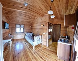 Четырёхместная вилла с 2 комнатами с видом на парк, Гостиничный комплекс Эко-Village, Приветное