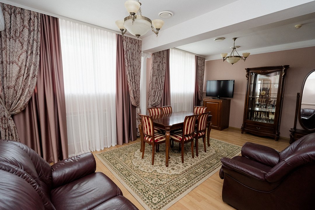 Люкс 2-местный 3-комнатный (Кабинет)