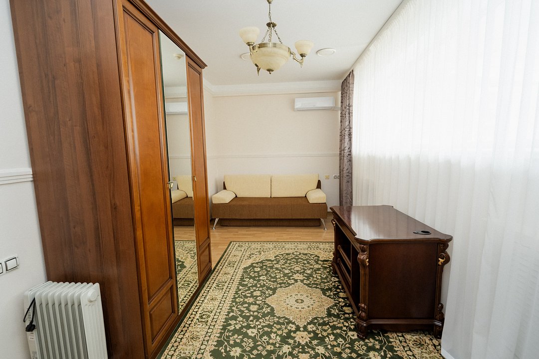 Люкс 2-местный 3-комнатный (Кабинет)