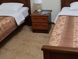ПОЛУ ЛЮКС:  однокомнатный двухместный номер с двумя раздельными кроватями., Гостиница Зама, Грозный
