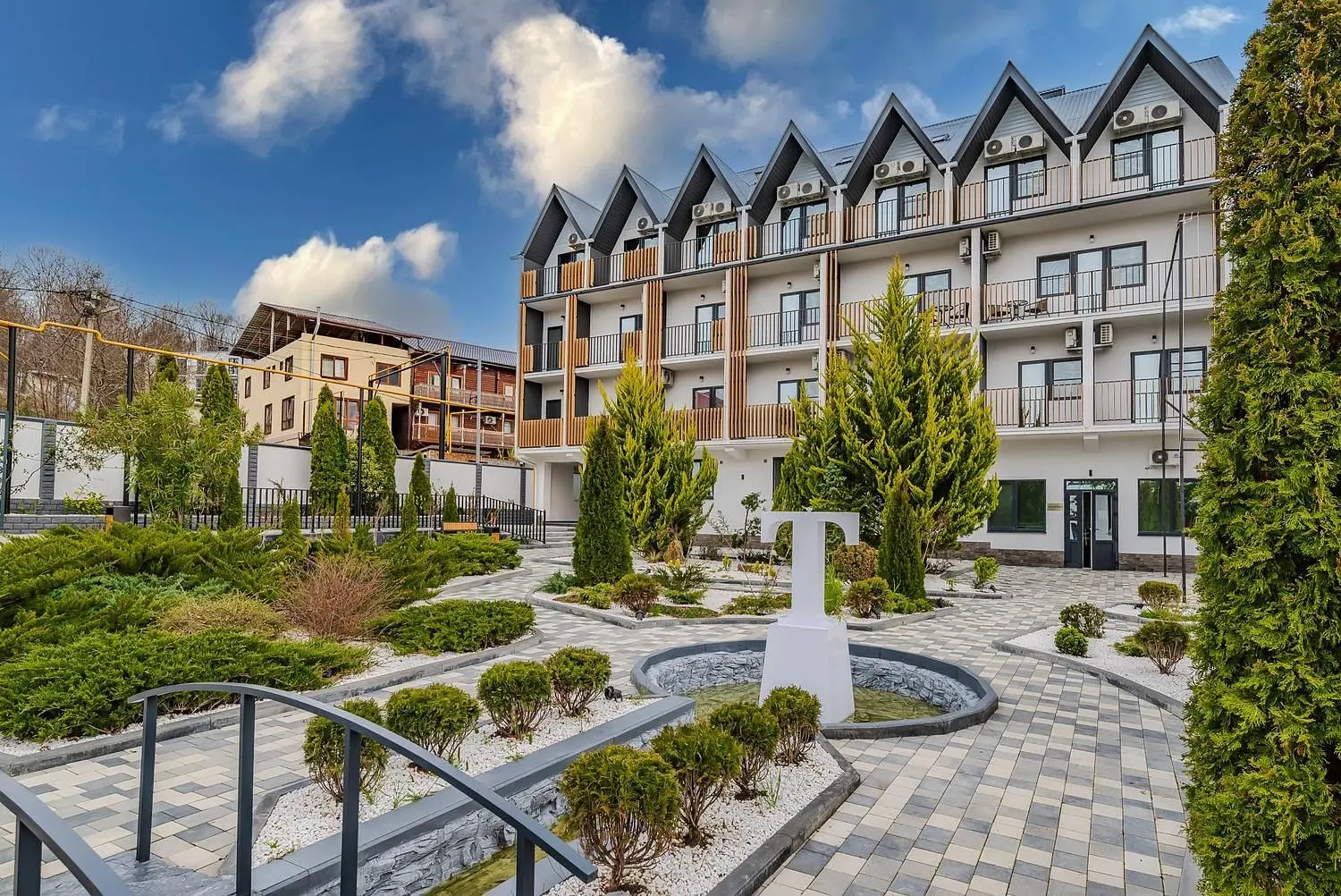 Внешний вид, территория | Cosmos Smart Sochi Tivoli Hotel, Краснодарский край
