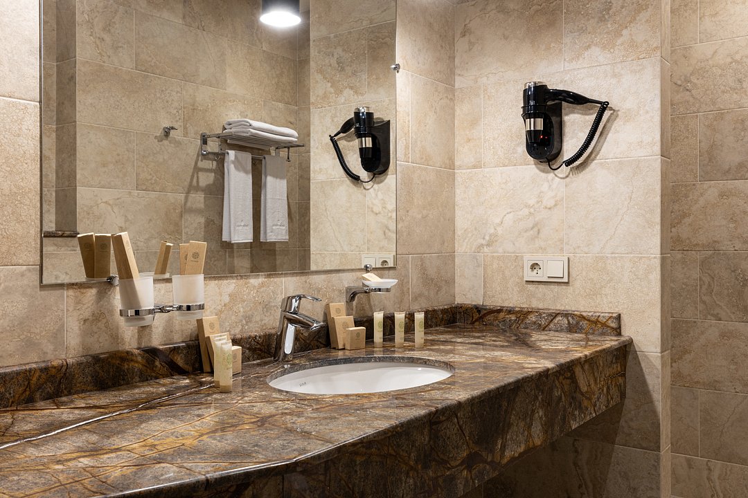 Делюкс 2-местный (с балконом, вид на горы)