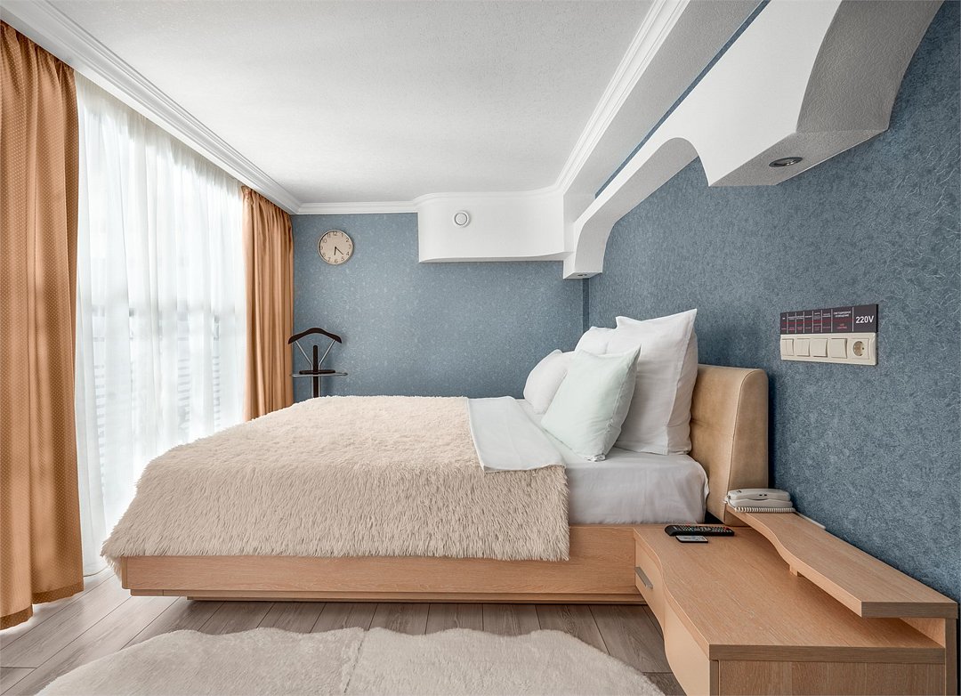 Люкс 4-местный 2-уровневый (с гидромассажной ванной)