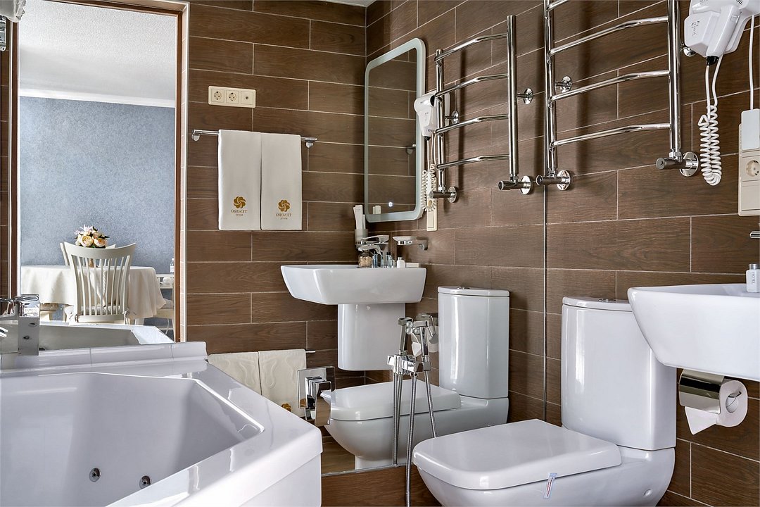 Люкс 4-местный 2-уровневый (с гидромассажной ванной)