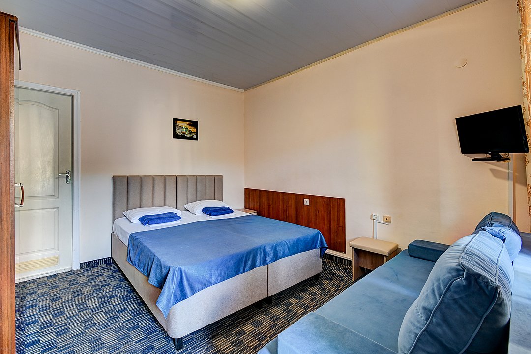 Стандартный 2-местный (с балконом, 1 этаж, корпус 1)