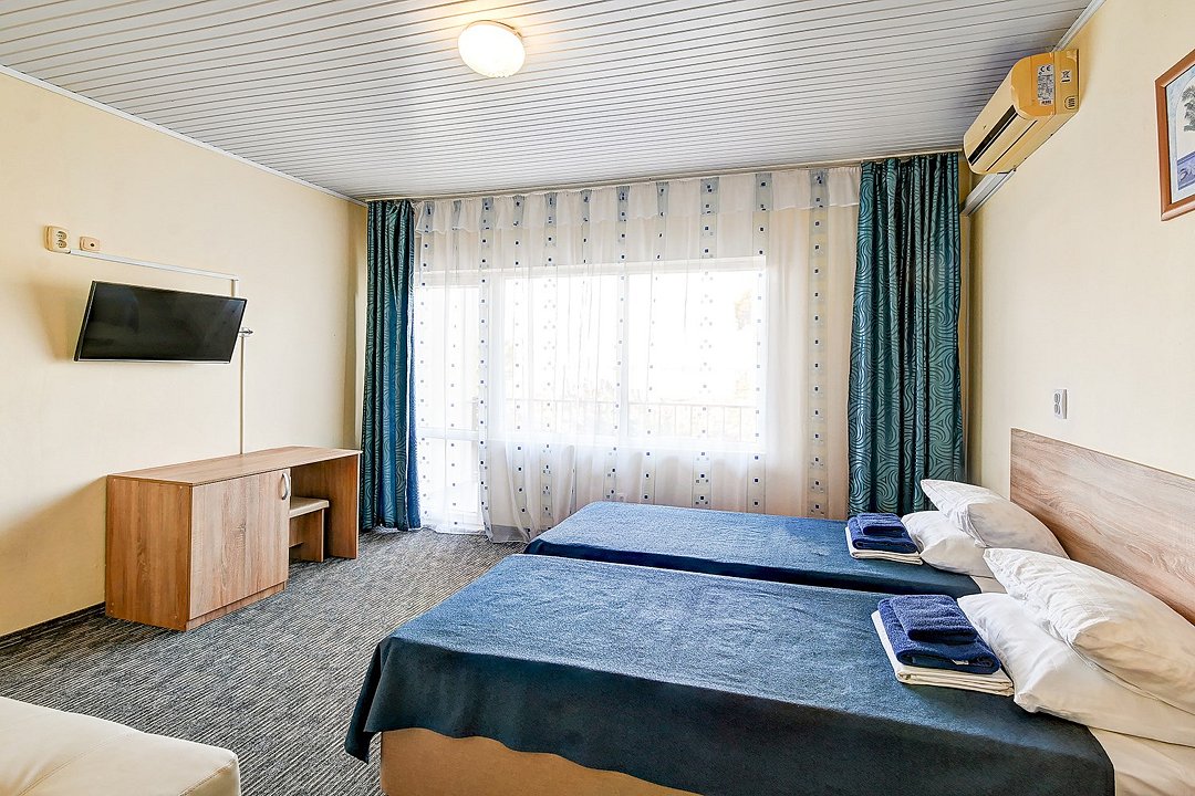 Стандартный 3-местный (с балконом, корпус 1,2)