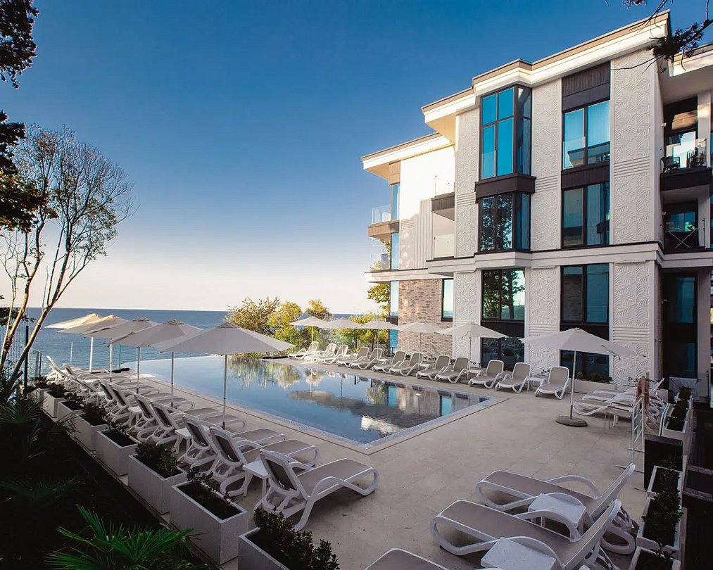 Вид на корпус, бассейн | в Лучезарном, Краснодарский край