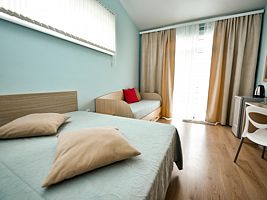 Комфорт 3-х местный 2 этаж, Гостиница Белая Ива, Ейск