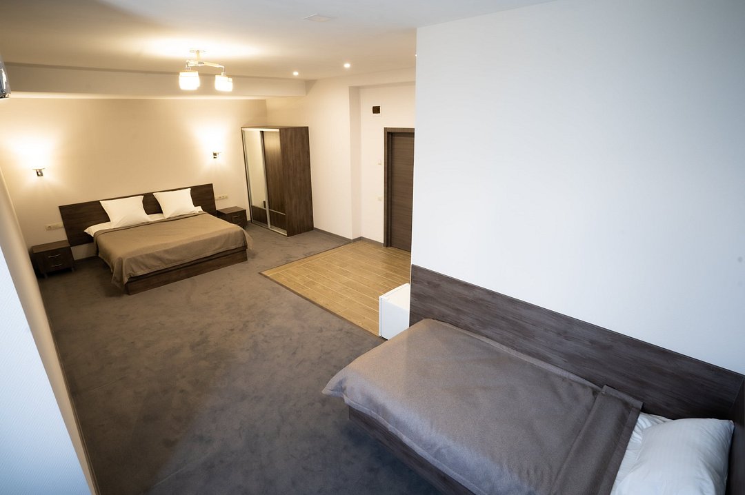 Полулюкс 3-местный 1-комнатный (DBL)