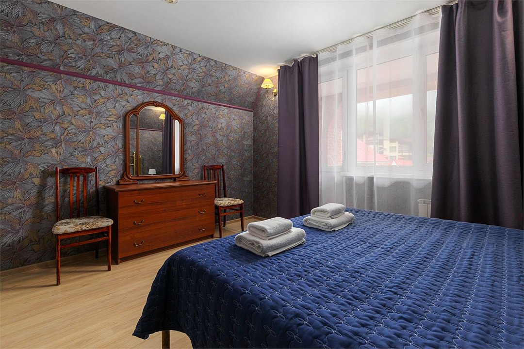 Люкс 4-местный 1-комнатный (с видом на горы)